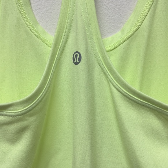 Lululemon tank top raceback size 4 - Picture 4 of 4
